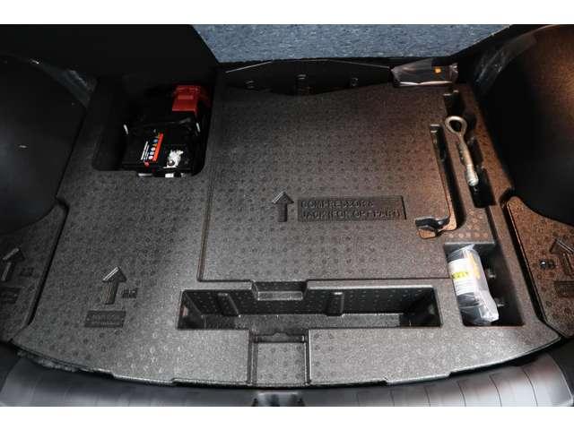 キックス １．２　Ｘ　ＦＯＵＲ　ツートーン　インテリアエディション（ｅ－ＰＯＷＥＲ）　４ＷＤ　試乗車ＵＰ　プロパイロット　シートヒーター（14枚目）