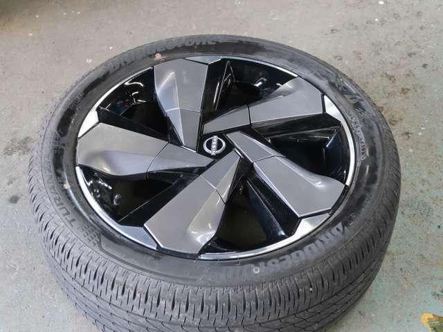 �����A���~�z�C�[���ɉă^�C������