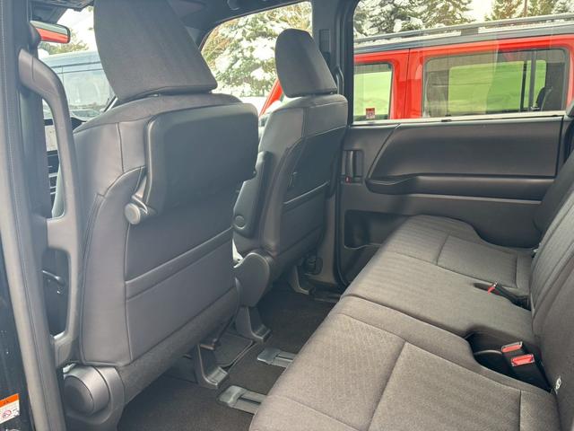 ヴォクシー Ｓ－Ｇ　８インチ純正ディスプレイオーディオ／両側パワースライドドア／バックカメラ／セーフティーセンス／ＬＥＤヘッドライト／リアクーラー／寒冷地仕様／ＥＴＣ／車検整備付／アップライト保証１年（23枚目）