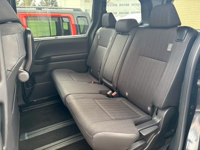 ヴォクシー Ｓ－Ｇ　８インチ純正ディスプレイオーディオ／両側パワースライドドア／バックカメラ／セーフティーセンス／ＬＥＤヘッドライト／リアクーラー／寒冷地仕様／ＥＴＣ／車検整備付／アップライト保証１年（25枚目）