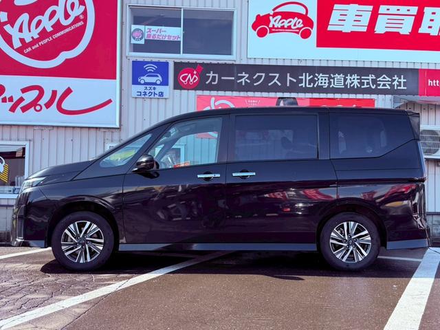 セレナ ハイウェイスターＶ　４ＷＤ／純正ナビ・ＴＶ／アラウンドビューモニター／プロパイロット／デジタルインナーミラー／両側電動スライドドア／ワイヤレス充電／シートヒーター／ステアリングヒーター／ＥＴＣ２．０／（4枚目）
