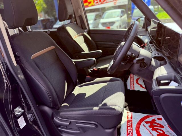 セレナ ハイウェイスターＶ　４ＷＤ／純正ナビ・ＴＶ／アラウンドビューモニター／プロパイロット／デジタルインナーミラー／両側電動スライドドア／ワイヤレス充電／シートヒーター／ステアリングヒーター／ＥＴＣ２．０／（16枚目）