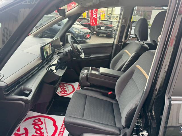 セレナ ハイウェイスターＶ　４ＷＤ／純正ナビ・ＴＶ／アラウンドビューモニター／プロパイロット／デジタルインナーミラー／両側電動スライドドア／置くだけ充電／シートヒーター／ステアリングヒーター／ＥＴＣ２．０／（13枚目）