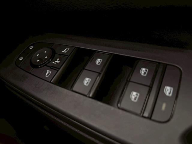 セレナ ハイウェイスターＶ　４ＷＤ／純正ナビ・ＴＶ／アラウンドビューモニター／プロパイロット／デジタルインナーミラー／両側電動スライドドア／置くだけ充電／シートヒーター／ステアリングヒーター／ＥＴＣ２．０／（33枚目）