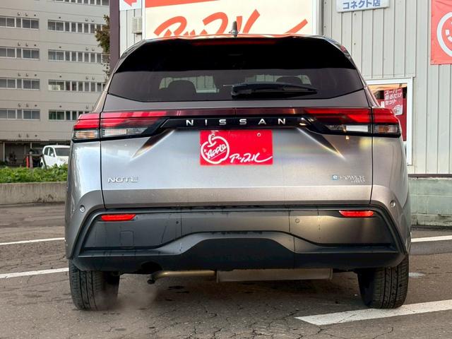 ノート Ｘ　ＦＯＵＲ　４ＷＤ／純正ナビ・ＴＶ／アラウンドビューモニター／デジタルインナーミラー／プロパイロット／シートヒーター／ステアリングヒーター／ＥＴＣ２．０／（3枚目）