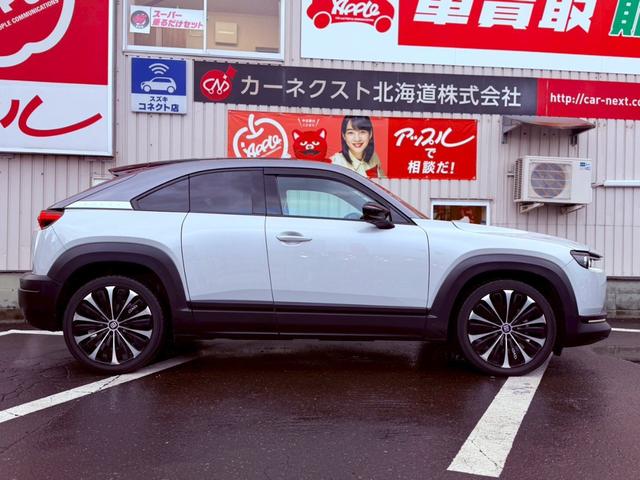 ＭＸ－３０ インダストリアルクラシック　ベーシックＰＫＧ＋インダストリアルクラシックＰＫＧ／４ＷＤ／純正ナビ・ＴＶ／全方位カメラ／パワーシート／ＥＴＣ／アダプティブクルーズコントロール／プッシュスタート／スマートキー／（4枚目）