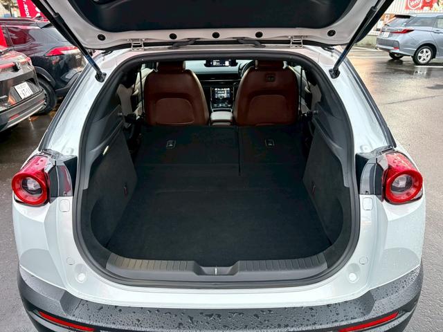 ＭＸ－３０ インダストリアルクラシック　ベーシックＰＫＧ＋インダストリアルクラシックＰＫＧ／４ＷＤ／純正ナビ・ＴＶ／全方位カメラ／パワーシート／ＥＴＣ／アダプティブクルーズコントロール／プッシュスタート／スマートキー／（27枚目）