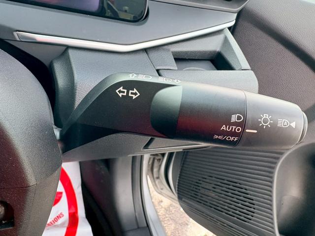 ノート X FOUR 4WD/社外ナビ/バックカメラ/シートヒーター/ステアリングヒーター/ETC/ドライブレコーダー(12枚目)