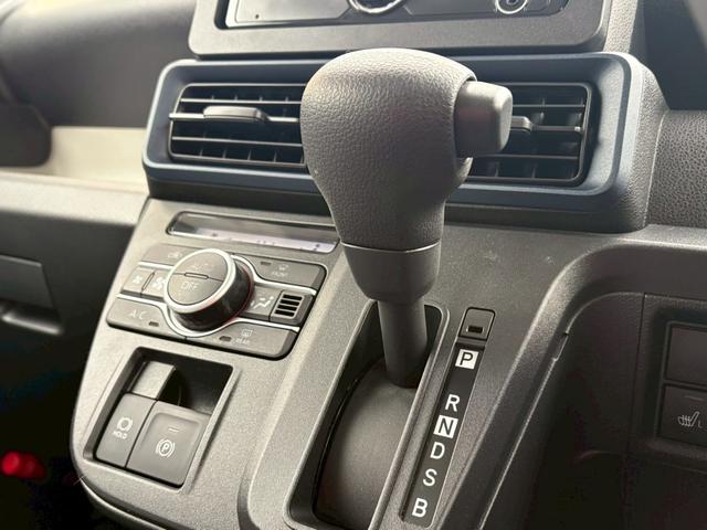 タント Ｘ　４ＷＤ／片側パワースライドドア／シートヒーター／スマートアシスト／プッシュスタート／スマートキー／電動パーキングブレーキ／（9枚目）