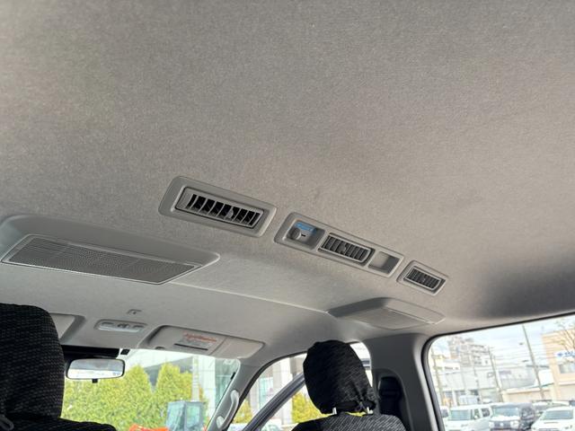 ハイエースバン ロングスーパーGL 4WD 寒冷地仕様・リヤヒーター パノラミックビューモニター ホイール付スタッドレスタイヤ セーフティセンス 純正ナビ・フルセグTV・DVD再生 ETC オートエアコン LEDヘッドライト(30枚目)