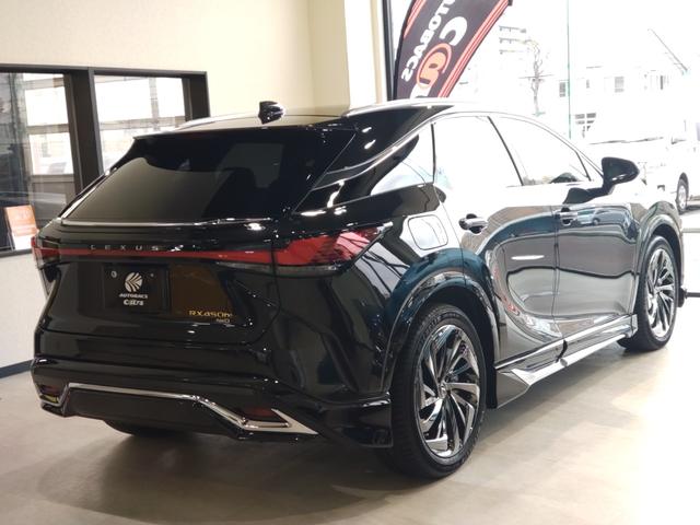 RX RX450h+ バージョンL AWD パノラマルーフ 輻射ヒーター モデリスタエアロ・ホイール カードキー ハンズフリーパワーバックドア パノラミックビューモニター デジタルインナーミラー おくだけ充電 TVキット ワンオーナー(2枚目)