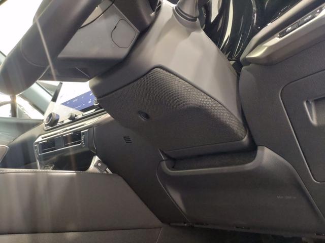 RX RX450h+ バージョンL AWD パノラマルーフ 輻射ヒーター モデリスタエアロ・ホイール カードキー ハンズフリーパワーバックドア パノラミックビューモニター デジタルインナーミラー おくだけ充電 TVキット ワンオーナー(8枚目)