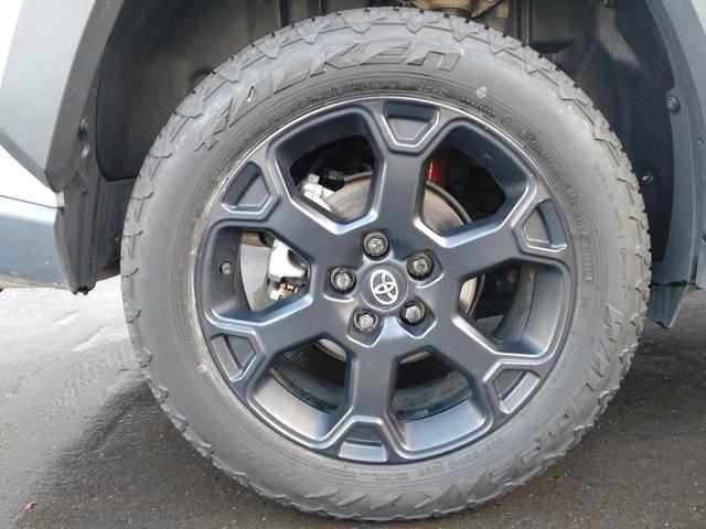 RAV4 ハイブリッドアドベンチャー オフロードパッケージII 4WD 寒冷地仕様 デジタルインナーミラー前後方録画付 スペアタイヤ シートベンチレーション・ヒーター ステアリングヒーター BSM ナビ・フルセグTV バックカメラ ETC メモリー付パワーシート(11枚目)