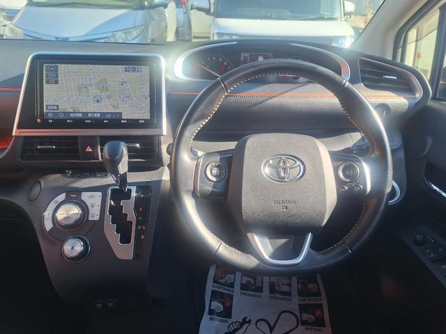 シエンタ Ｇ　クエロ　４ＷＤ　ハーフレザーシート（11枚目）