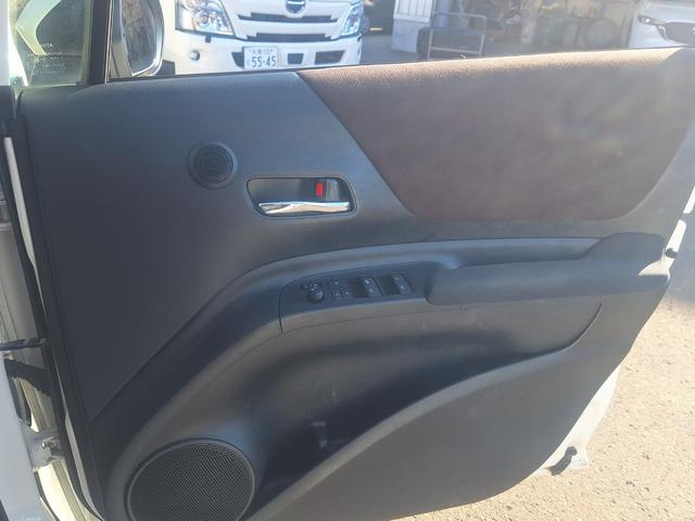 シエンタ Ｇ　クエロ　４ＷＤ　ハーフレザーシート（28枚目）