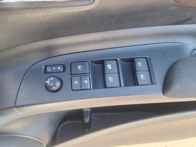 シエンタ Ｇ　クエロ　４ＷＤ　ハーフレザーシート（29枚目）