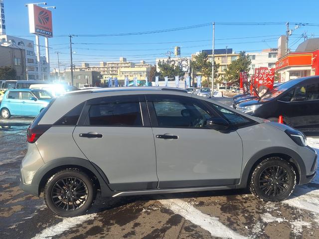 フィット クロスター　クロスター　４ＷＤ　純正ナビ　ＴＶ　バックカメラ　純正エンジンスターター　前後ドラレコ　ＥＴＣ（6枚目）