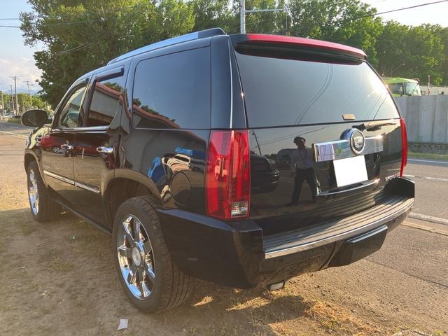 キャデラックエスカレード 　新車並行輸入車　４ＷＤ　サンルーフ　ナビ　テレビ　Ｂｌｕｅｔｏｏｔｈ　バックカメラ　黒革シート　三列シート（9枚目）