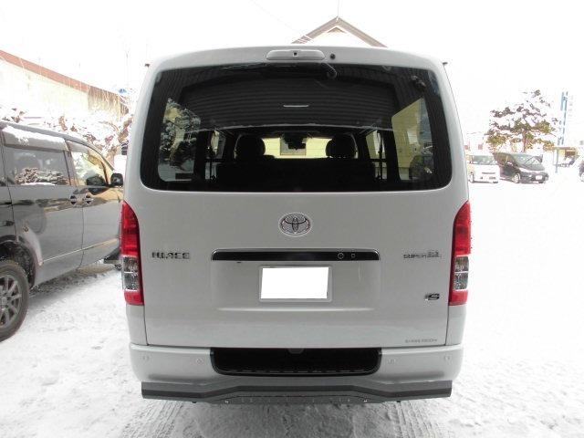 ハイエースバン ロングスーパーGL ダークプライムS 登録済み未使用車 寒冷地仕様 デジタルインナーミラー 両側電動スライド フロントガード ロヤガード ディスプレイオーディオ ナイトロパワーアルミ16 トーヨータイヤ付 アラウンドビューモニター(3枚目)