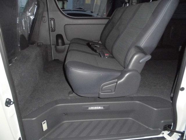 ハイエースバン ロングスーパーGL ダークプライムS 登録済み未使用車 寒冷地仕様 デジタルインナーミラー 両側電動スライド フロントガード ロヤガード ディスプレイオーディオ ナイトロパワーアルミ16 トーヨータイヤ付 アラウンドビューモニター(5枚目)