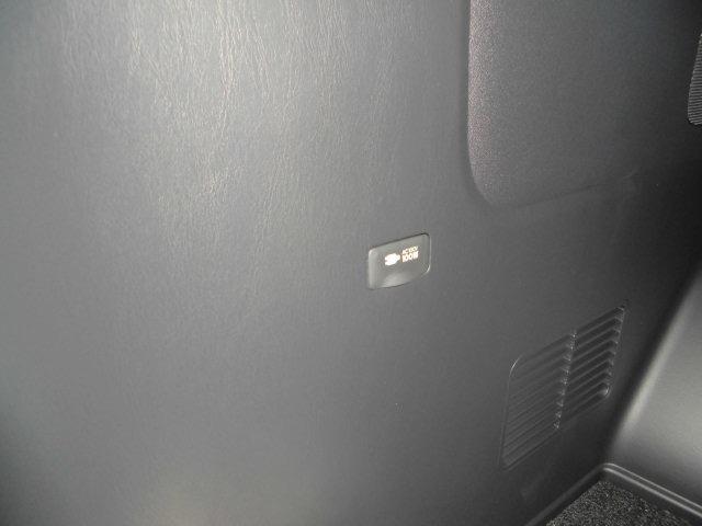 ハイエースバン ロングスーパーGL ダークプライムS 登録済み未使用車 寒冷地仕様 デジタルインナーミラー 両側電動スライド フロントガード ロヤガード ディスプレイオーディオ ナイトロパワーアルミ16 トーヨータイヤ付 アラウンドビューモニター(6枚目)