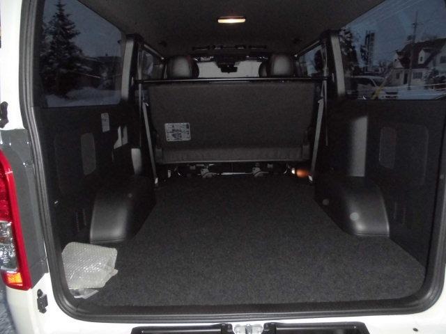 ハイエースバン ロングスーパーGL ダークプライムS 登録済み未使用車 寒冷地仕様 デジタルインナーミラー 両側電動スライド フロントガード ロヤガード ディスプレイオーディオ ナイトロパワーアルミ16 トーヨータイヤ付 アラウンドビューモニター(23枚目)