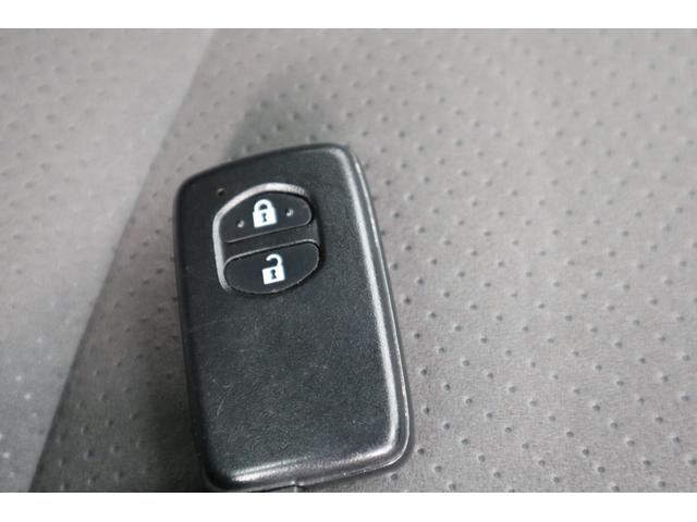 プリウス S ナビ・TV・車検R9/6月・フロントフォグランプ(18枚目)