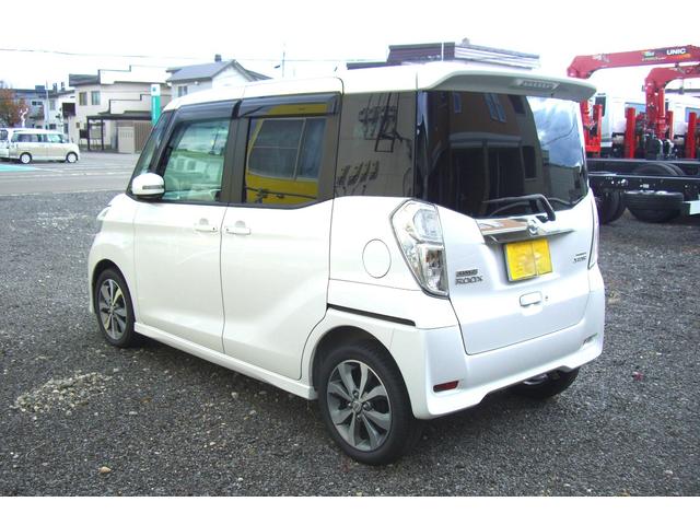 デイズルークス ハイウェイスター　ターボ　４ＷＤ　夏・冬タイヤ付　純正ナビ・テレビ・バックカメラ・バックモニター付　両側スライドドア（3枚目）