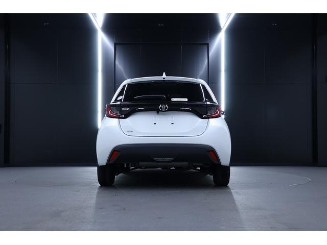 ヤリス Ｘ　アダプティブクルーズコントロール　オートハイビーム　オートエアコン　キーレスエントリー　レーンキープアシスト　パワステ　パワーウィンドウ　ＡＢＳ　エアバック　電動ミラー　スマートキー（7枚目）