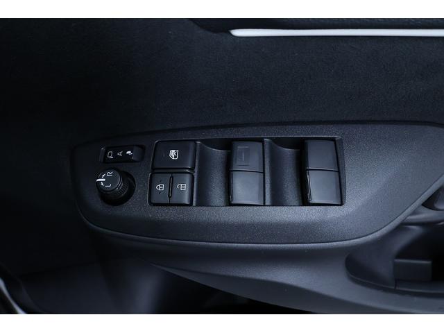 ヤリス Ｘ　アダプティブクルーズコントロール　オートハイビーム　オートエアコン　キーレスエントリー　レーンキープアシスト　パワステ　パワーウィンドウ　ＡＢＳ　エアバック　電動ミラー　スマートキー（13枚目）