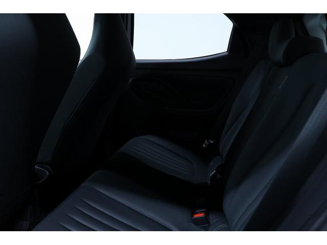 ヤリス Ｘ　アダプティブクルーズコントロール　オートハイビーム　オートエアコン　キーレスエントリー　レーンキープアシスト　パワステ　パワーウィンドウ　ＡＢＳ　エアバック　電動ミラー　スマートキー（24枚目）