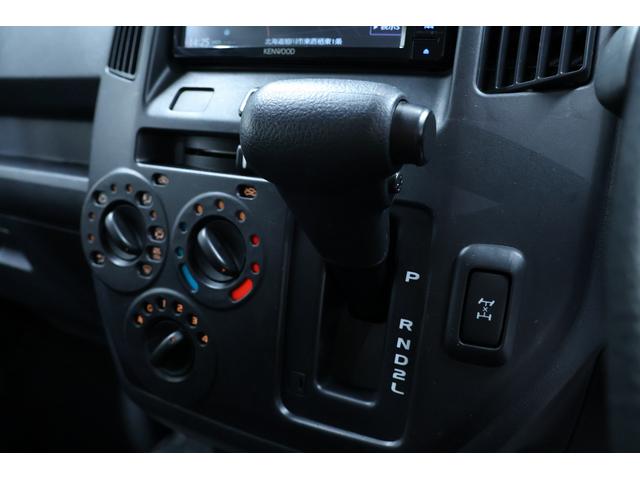 タウンエースバン ＧＬ　両側スライドドア　ＥＴＣ　エアコン　パワステ　パワーウィンドウ横滑り防止　ＡＢＳ　衝突被害軽減ブレーキ　ＴＶ　ナビゲーション　アイドリングストップ　障害物センサー　寒冷地仕様車（18枚目）