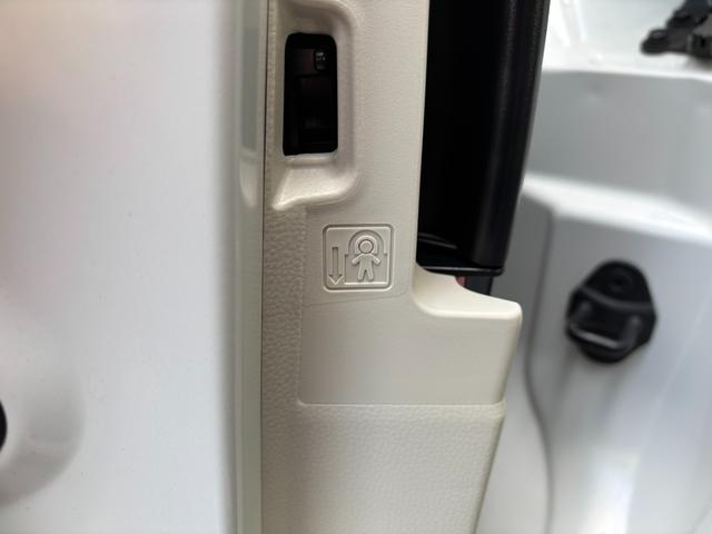 シエンタ ハイブリッドＺ　ストロングハイブリッド　純正フルセグナビ＆Ｂカメラ　ＴＶキャンセラー　両側パワースライド　純正エンスタ　トヨタセーフティセンス　ＢＳＭ　ＬＥＤヘッドライト　レーダークルーズコントロール　車線逸脱防止（57枚目）