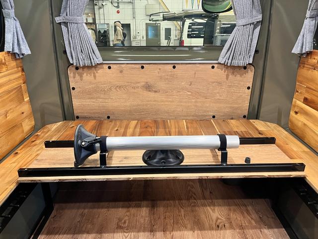 NV200バネットバン ゴードンミラー C01 オリジナルバンライフカスタム 天然木(アカシア) ベッド テーブル カーテン 5人乗り4ナンバー登録 4WD バネットバンDXベース(18枚目)