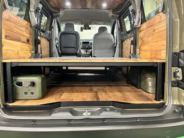 NV200バネットバン ゴードンミラー C01 オリジナルバンライフカスタム 天然木(アカシア) ベッド テーブル カーテン 5人乗り4ナンバー登録 4WD バネットバンDXベース(27枚目)