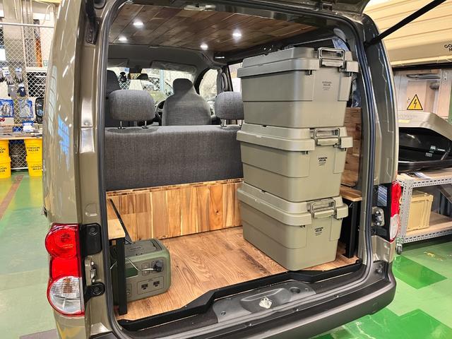 NV200バネットバン ゴードンミラー C01 オリジナルバンライフカスタム 天然木(アカシア) ベッド テーブル カーテン 5人乗り4ナンバー登録 4WD バネットバンDXベース(30枚目)