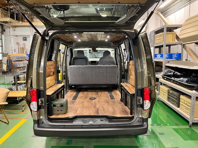 NV200バネットバン ゴードンミラー C01 オリジナルバンライフカスタム 天然木(アカシア) ベッド テーブル カーテン 5人乗り4ナンバー登録 4WD バネットバンDXベース(34枚目)