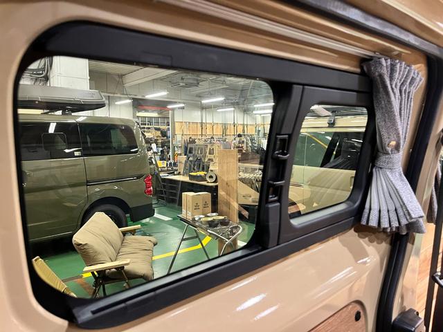 NV200バネットバン ゴードンミラー C01 オリジナルバンライフカスタム 天然木(アカシア) ベッド テーブル カーテン 5人乗り4ナンバー登録 4WD バネットバンDXベース(38枚目)