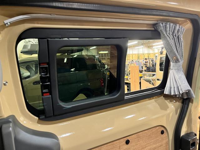NV200バネットバン ゴードンミラー C01 オリジナルバンライフカスタム 天然木(アカシア) ベッド テーブル カーテン 5人乗り4ナンバー登録 4WD バネットバンDXベース(39枚目)