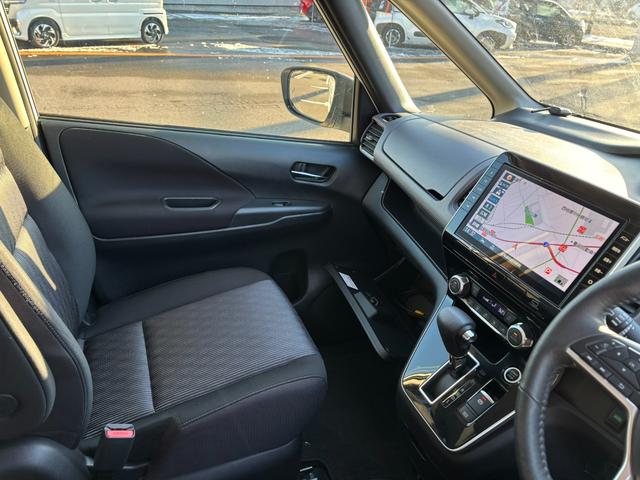 セレナ 純正ナビ 純正フリップダウンモニター アラウンドビューモニター プロパイロット 両側パワースライドドア レーダークルーズコントロール デジタルインナーミラー エマージェンシーブレーキ コーナーセンサー(24枚目)