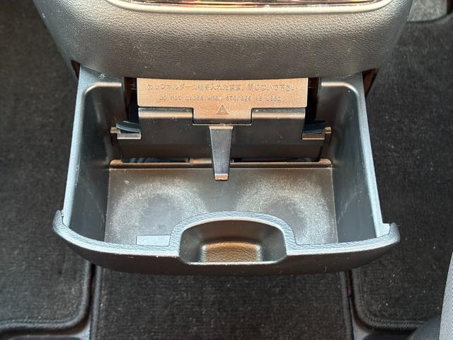 セレナ 純正ナビ 純正フリップダウンモニター アラウンドビューモニター プロパイロット 両側パワースライドドア レーダークルーズコントロール デジタルインナーミラー エマージェンシーブレーキ コーナーセンサー(26枚目)