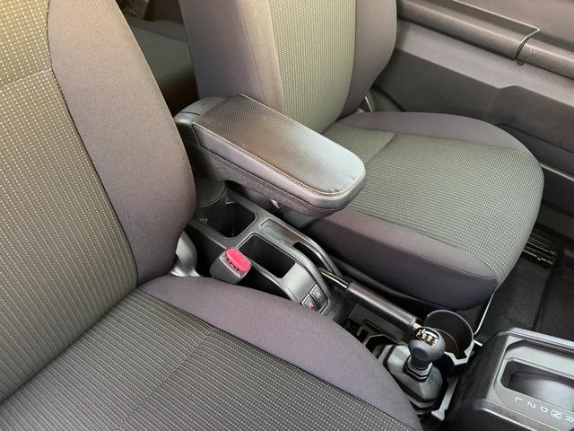 ジムニー ＸＣ　ワンオーナー　パートタイム４ＷＤ　ブレーキＬＳＤ　ヒルディセントコントロール　衝突軽減ブレーキ　車線逸脱警報　シートヒーター　１ＤＩＮ／ＣＤデッキＢｌｕｅｔｏｏｔｈ接続　ＬＥＤヘッドライト　ＥＴＣ（9枚目）