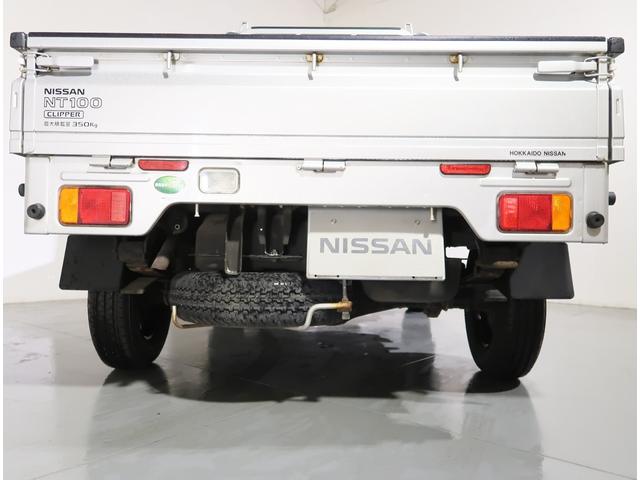 ＮＴ１００クリッパートラック ＤＸ　６６０　ＤＸ　４ＷＤ　夏タイヤ新品　アルミ付きスダッドレスタイヤ　寒冷地仕様　衝突安全ボディ　ワンオーナー　エアコン　パワーステアリング　エアバッグ　ＡＢＳ（29枚目）