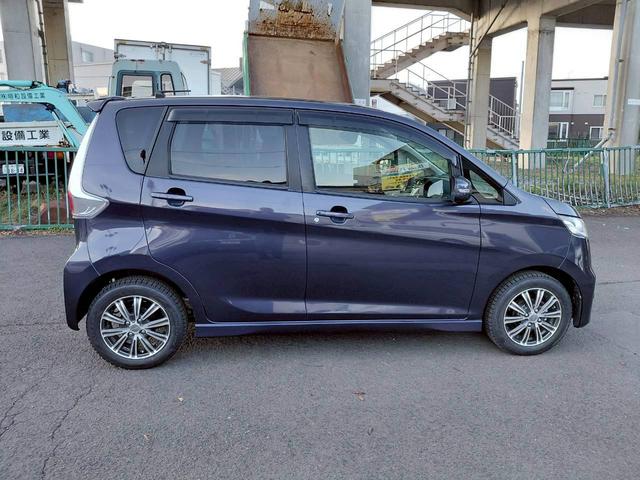 デイズ ハイウェイスター　Ｇ　４ＷＤ　純正ナビフルセグテレビ　アラウンドビューモニター　アイドリングストップ　スマートキー　ＨＩＤ　シートヒーター　オートライト　リモコンスターター（10枚目）