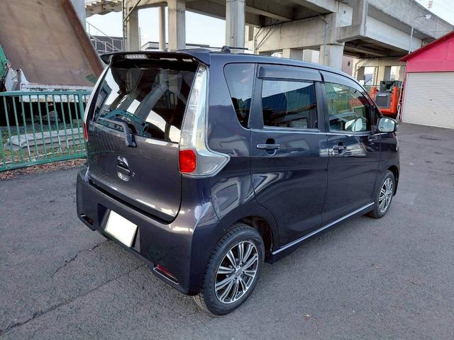 デイズ ハイウェイスター　Ｇ　４ＷＤ　純正ナビフルセグテレビ　アラウンドビューモニター　アイドリングストップ　スマートキー　ＨＩＤ　シートヒーター　オートライト　リモコンスターター（13枚目）