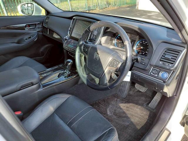 クラウンハイブリッド アスリートＧ　Ｆｏｕｒ　本州仕入　純正ＨＤＤナビフルセグテレビ　バックカメラ　本革シート　シートヒーター　クルーズコントロール　リアサンシェード　ＨＩＤ　アイドリングストップ　スマートキー　パワーシート　メモリーシート（4枚目）