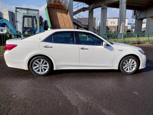 クラウンハイブリッド アスリートＧ　Ｆｏｕｒ　本州仕入　純正ＨＤＤナビフルセグテレビ　バックカメラ　本革シート　シートヒーター　クルーズコントロール　リアサンシェード　ＨＩＤ　アイドリングストップ　スマートキー　パワーシート　メモリーシート（8枚目）