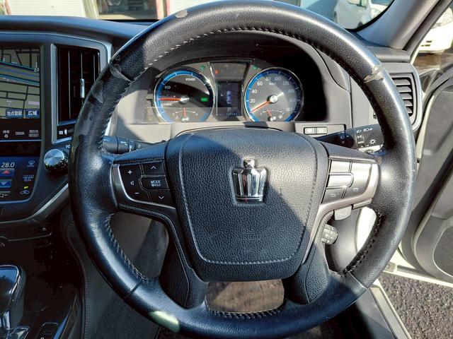 クラウンハイブリッド アスリートＧ　Ｆｏｕｒ　本州仕入　純正ＨＤＤナビフルセグテレビ　バックカメラ　本革シート　シートヒーター　クルーズコントロール　リアサンシェード　ＨＩＤ　アイドリングストップ　スマートキー　パワーシート　メモリーシート（13枚目）