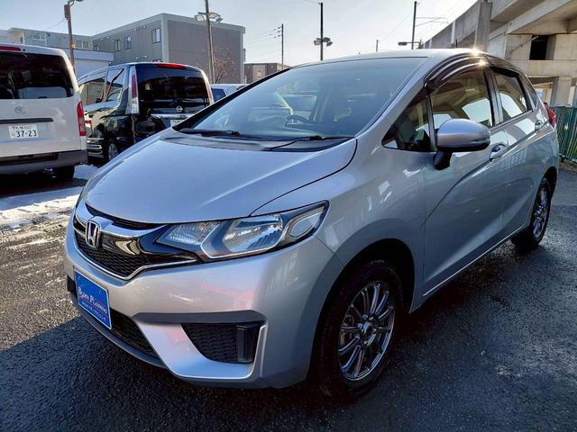 フィット １３Ｇ・Ｆパッケージ　４ＷＤ　ディスプレイオーディオ　ワンセグテレビ　バックカメラ　スマートキー　アイドリングストップ　寒冷地仕様　前席シートヒーター（6枚目）