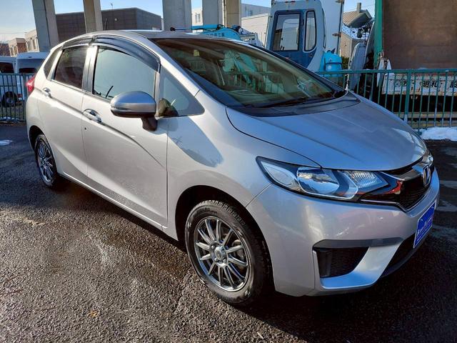 フィット １３Ｇ・Ｆパッケージ　４ＷＤ　ディスプレイオーディオ　ワンセグテレビ　バックカメラ　スマートキー　アイドリングストップ　寒冷地仕様　前席シートヒーター（8枚目）